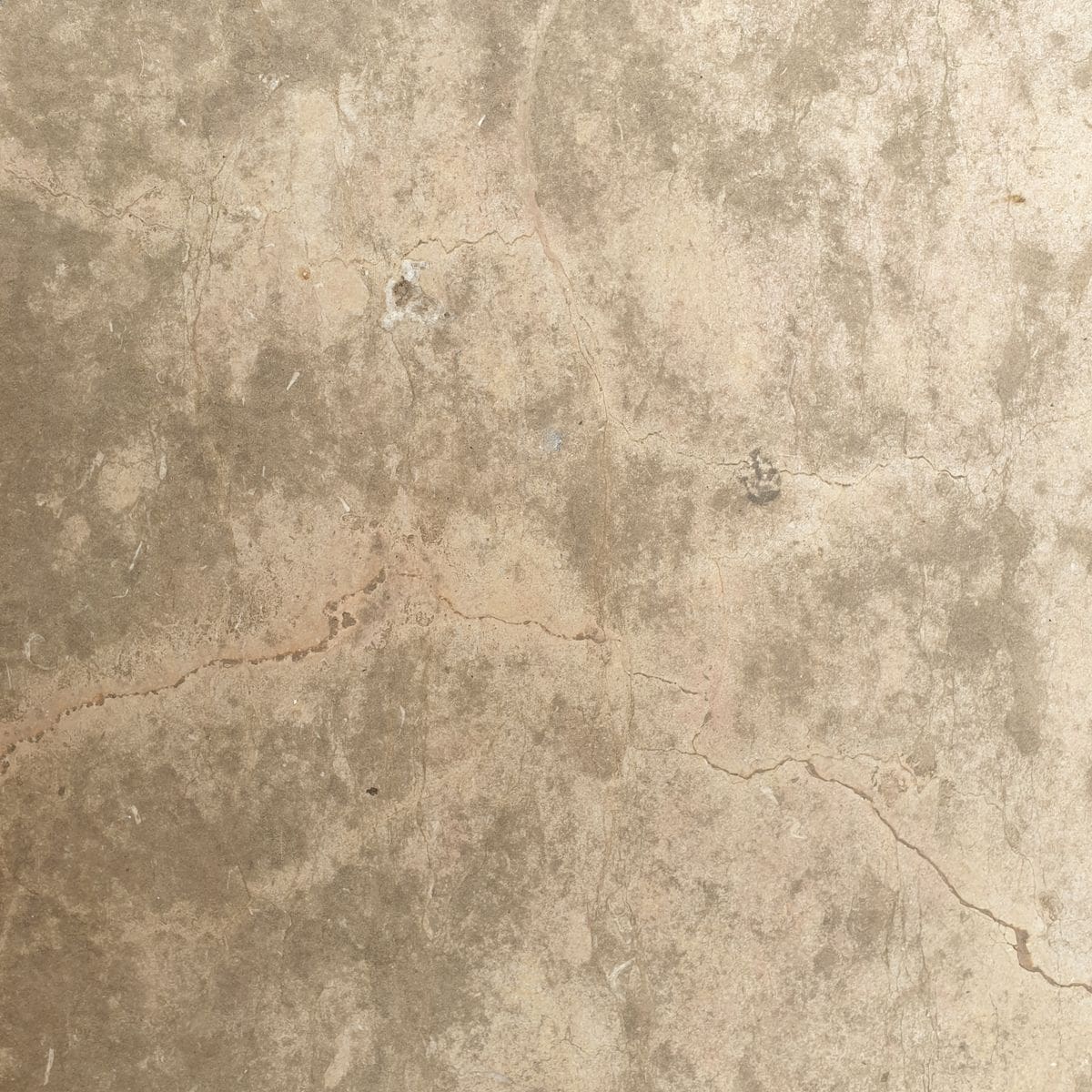 Texture de sol marqué de résidus durcis et de salissures de chantier, niveau d'encrassement qui fait varier le prix au m²